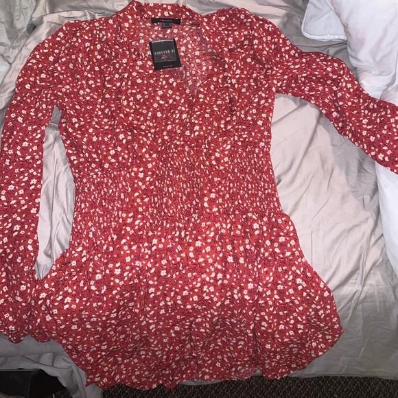 Red Floral Neck Piece Ruched Dress - Picture 3 of 7